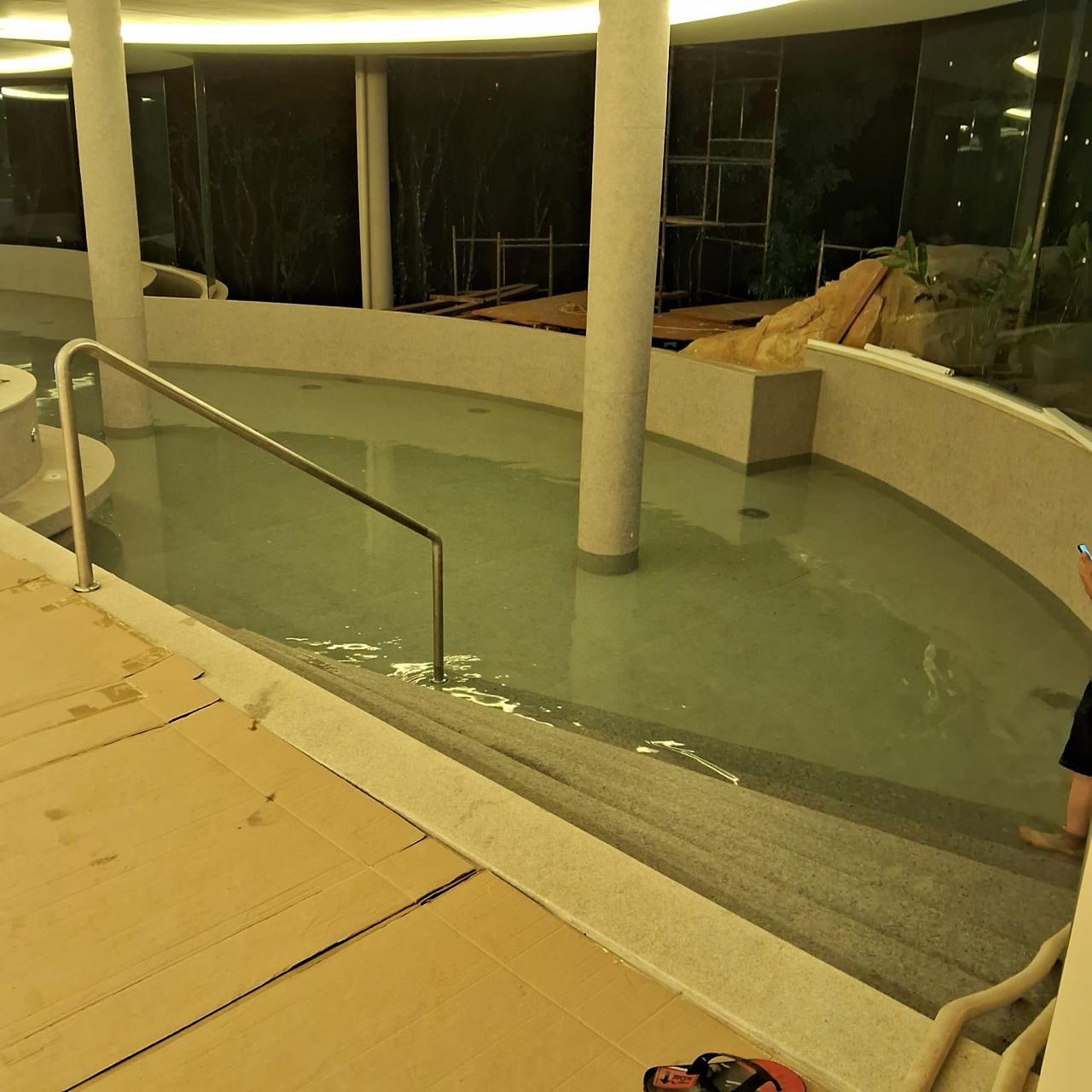 PISCINA HOTEL