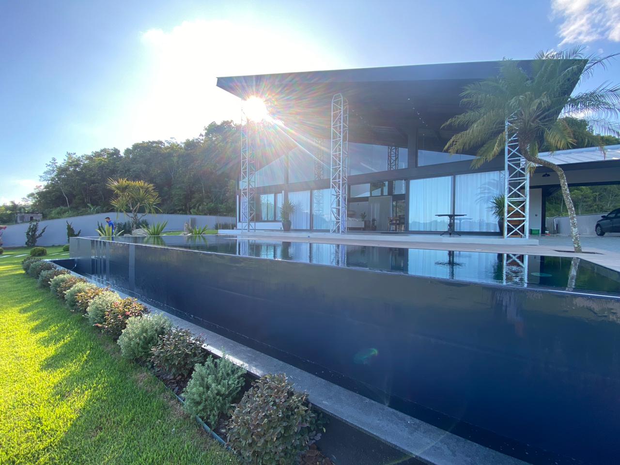PISCINA BORDA INFINITA